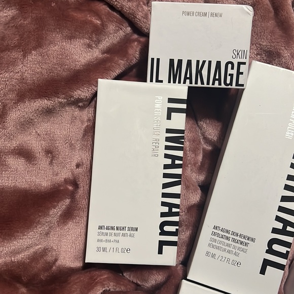 IL MAKIAGE SKIN CARE BUNDLE ✨ - Picture 2 of 8
